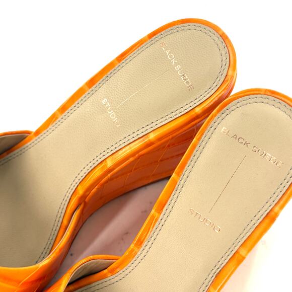Black Suede Studio Chloe Wedge Heels 7 Orange Croc NWOT Sandals Resort BSS - Picture 5 of 7